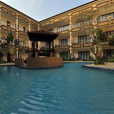 ยุสโร โฮเต็ล เรสเทอรองต์ แอนด์ คอนเวนชั่น Hotel Jombang ภายนอก รูปภาพ