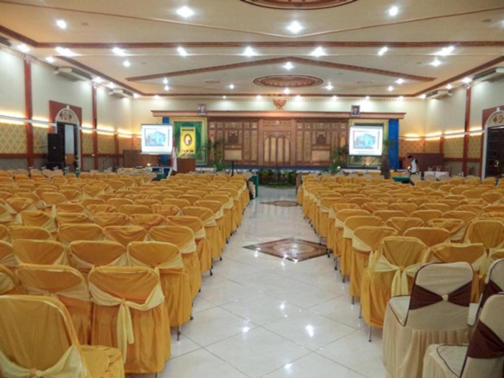 ยุสโร โฮเต็ล เรสเทอรองต์ แอนด์ คอนเวนชั่น Hotel Jombang ภายนอก รูปภาพ