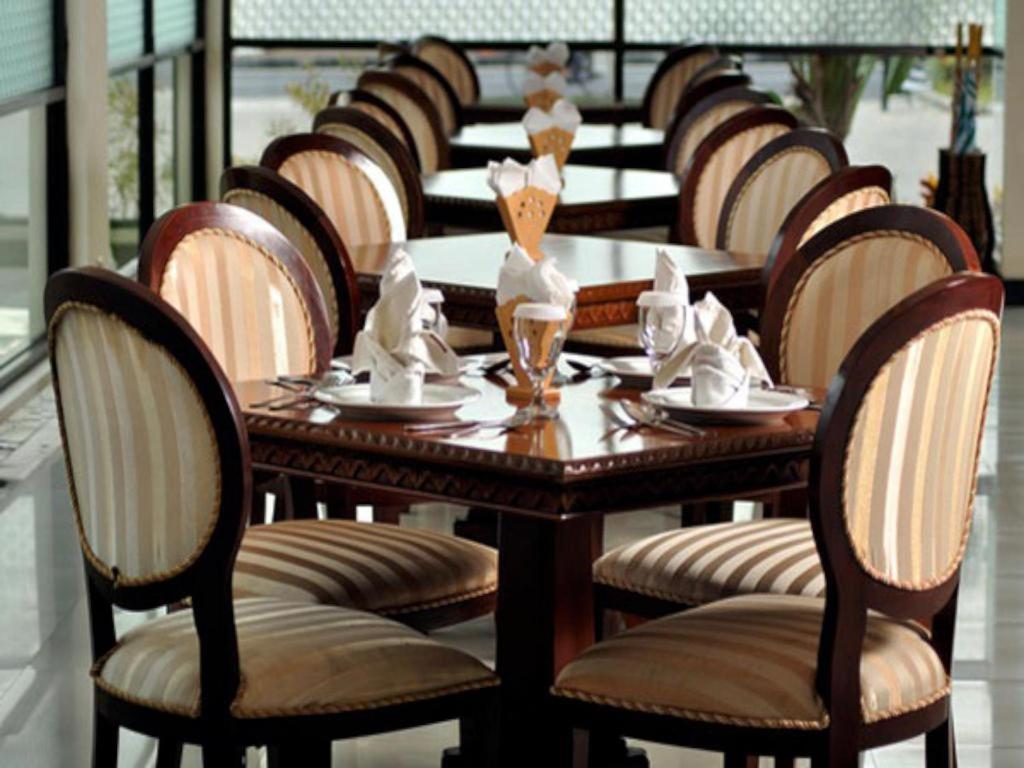 ยุสโร โฮเต็ล เรสเทอรองต์ แอนด์ คอนเวนชั่น Hotel Jombang ภายนอก รูปภาพ