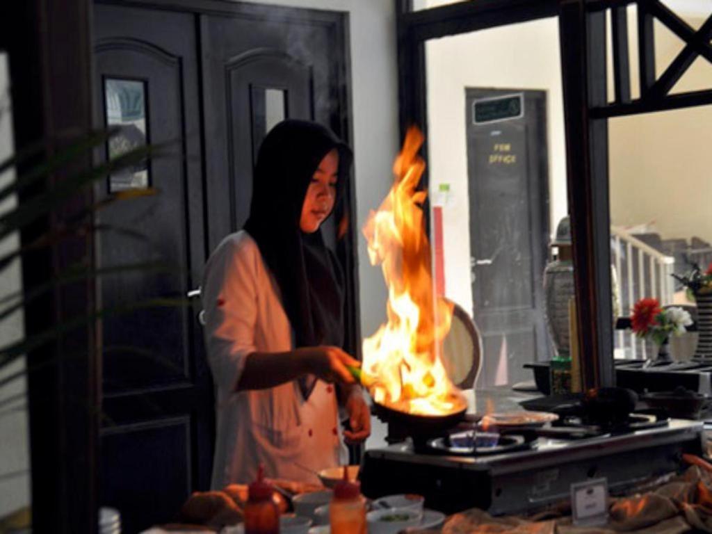 ยุสโร โฮเต็ล เรสเทอรองต์ แอนด์ คอนเวนชั่น Hotel Jombang ภายนอก รูปภาพ