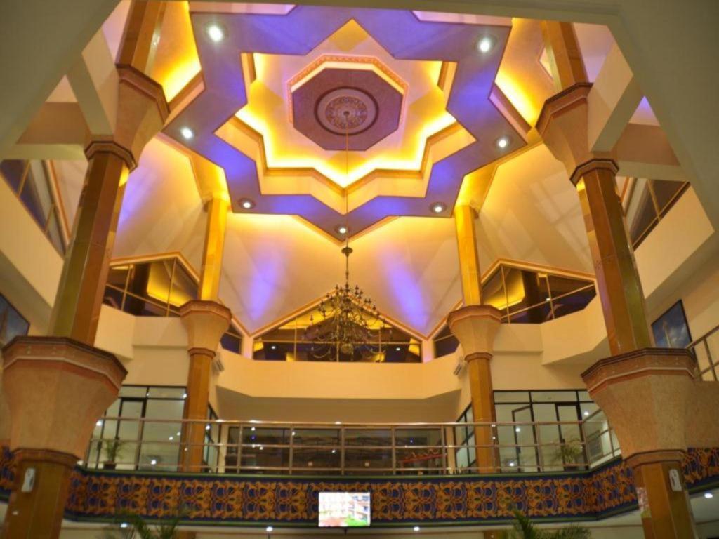 ยุสโร โฮเต็ล เรสเทอรองต์ แอนด์ คอนเวนชั่น Hotel Jombang ภายนอก รูปภาพ
