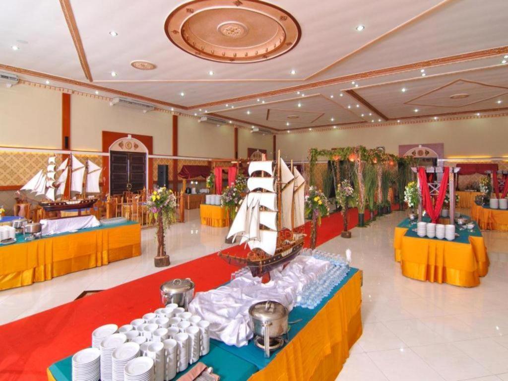 ยุสโร โฮเต็ล เรสเทอรองต์ แอนด์ คอนเวนชั่น Hotel Jombang ภายนอก รูปภาพ