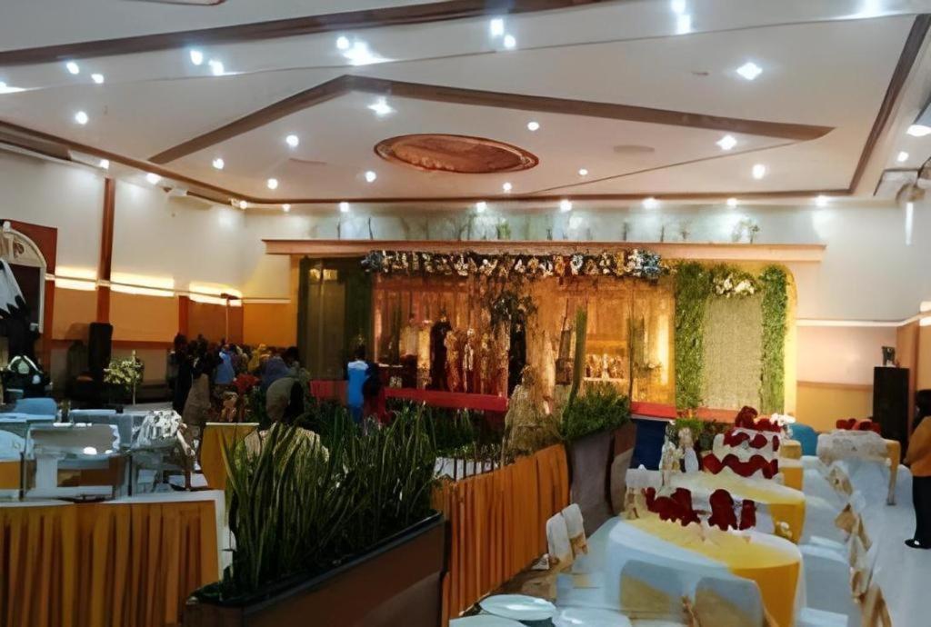 ยุสโร โฮเต็ล เรสเทอรองต์ แอนด์ คอนเวนชั่น Hotel Jombang ภายนอก รูปภาพ
