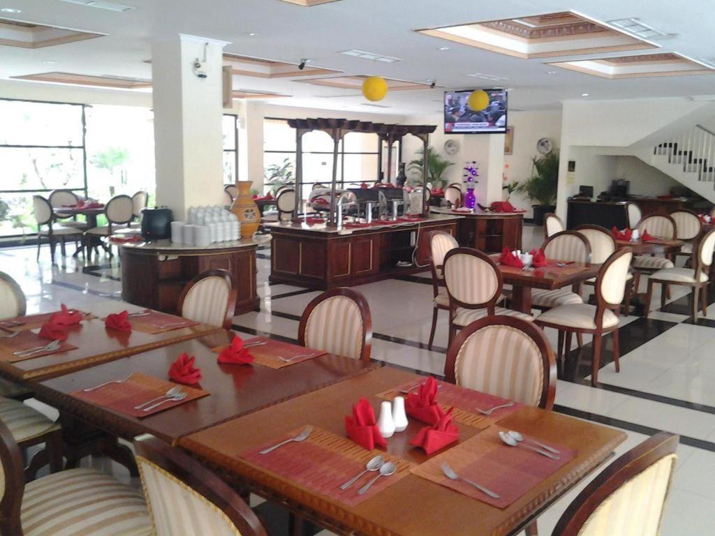 ยุสโร โฮเต็ล เรสเทอรองต์ แอนด์ คอนเวนชั่น Hotel Jombang ภายนอก รูปภาพ