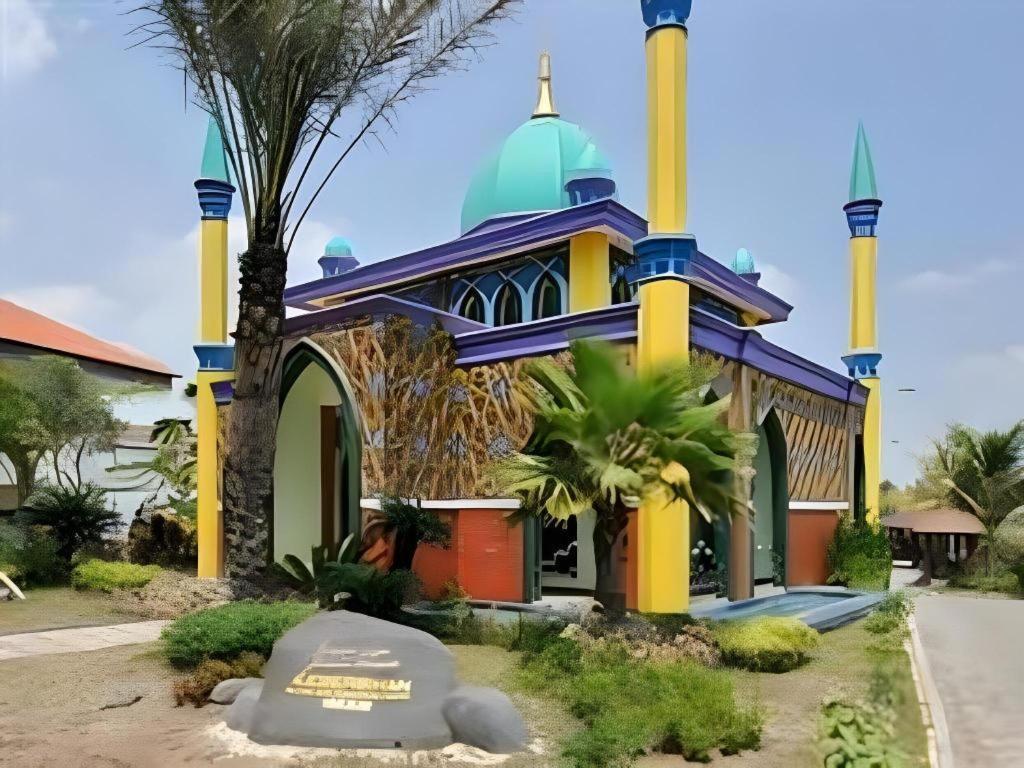 ยุสโร โฮเต็ล เรสเทอรองต์ แอนด์ คอนเวนชั่น Hotel Jombang ภายนอก รูปภาพ