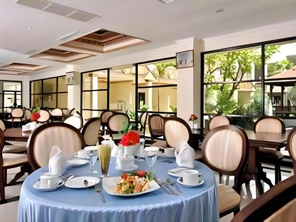 ยุสโร โฮเต็ล เรสเทอรองต์ แอนด์ คอนเวนชั่น Hotel Jombang ภายนอก รูปภาพ