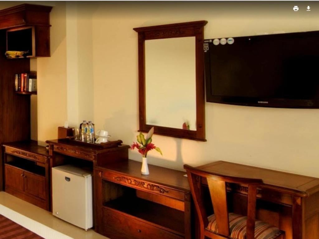 ยุสโร โฮเต็ล เรสเทอรองต์ แอนด์ คอนเวนชั่น Hotel Jombang ภายนอก รูปภาพ