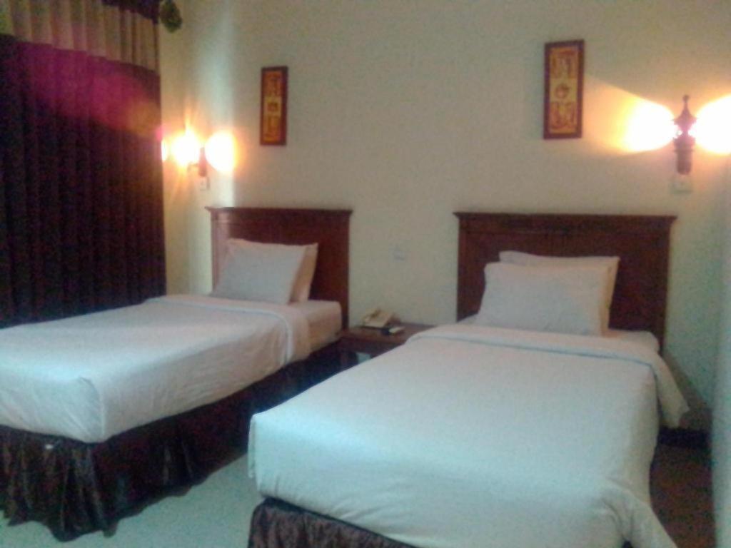 ยุสโร โฮเต็ล เรสเทอรองต์ แอนด์ คอนเวนชั่น Hotel Jombang ภายนอก รูปภาพ