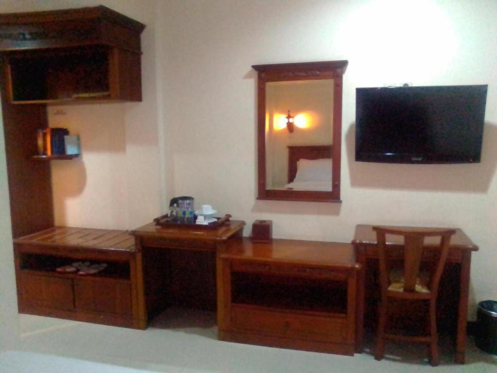 ยุสโร โฮเต็ล เรสเทอรองต์ แอนด์ คอนเวนชั่น Hotel Jombang ภายนอก รูปภาพ