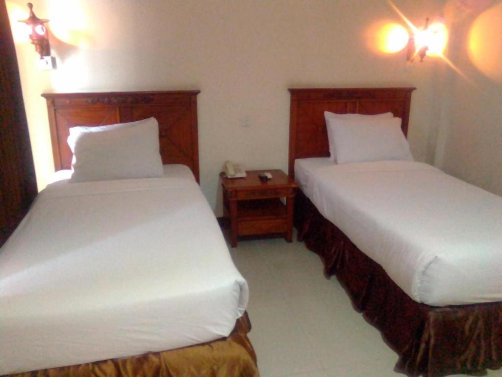 ยุสโร โฮเต็ล เรสเทอรองต์ แอนด์ คอนเวนชั่น Hotel Jombang ภายนอก รูปภาพ