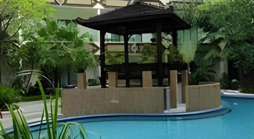 ยุสโร โฮเต็ล เรสเทอรองต์ แอนด์ คอนเวนชั่น Hotel Jombang ภายนอก รูปภาพ