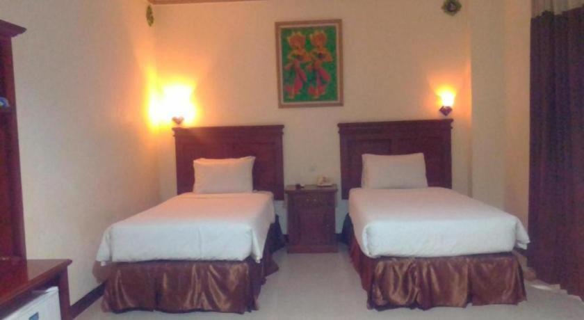 ยุสโร โฮเต็ล เรสเทอรองต์ แอนด์ คอนเวนชั่น Hotel Jombang ภายนอก รูปภาพ