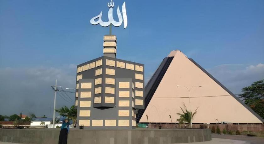 ยุสโร โฮเต็ล เรสเทอรองต์ แอนด์ คอนเวนชั่น Hotel Jombang ภายนอก รูปภาพ