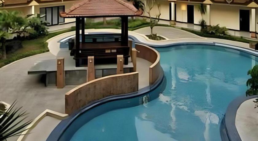 ยุสโร โฮเต็ล เรสเทอรองต์ แอนด์ คอนเวนชั่น Hotel Jombang ภายนอก รูปภาพ