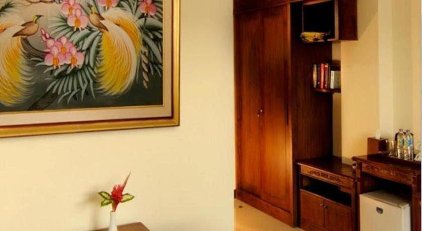 ยุสโร โฮเต็ล เรสเทอรองต์ แอนด์ คอนเวนชั่น Hotel Jombang ภายนอก รูปภาพ