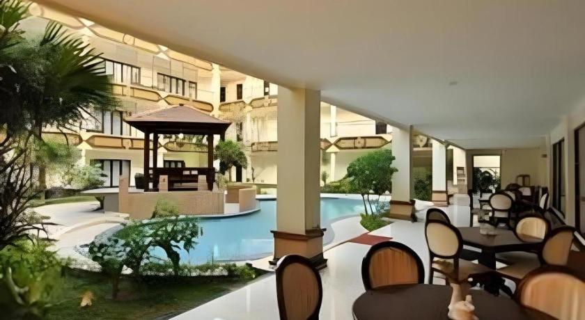 ยุสโร โฮเต็ล เรสเทอรองต์ แอนด์ คอนเวนชั่น Hotel Jombang ภายนอก รูปภาพ