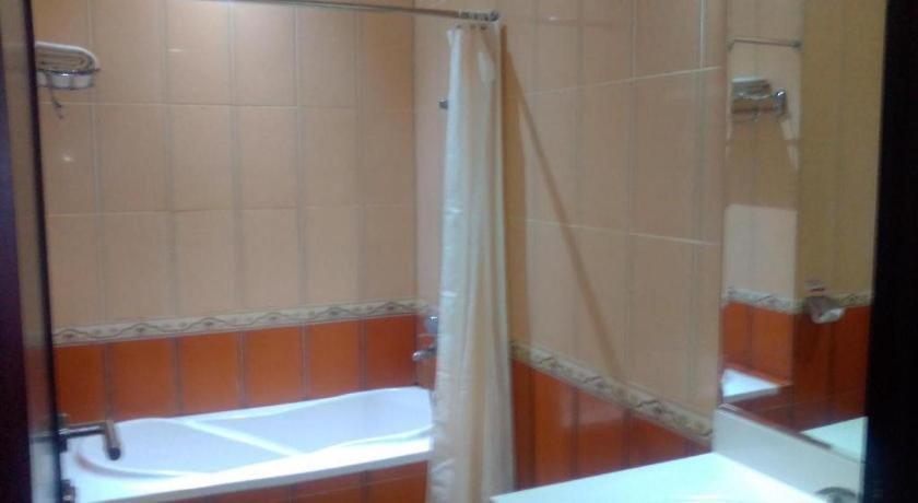 ยุสโร โฮเต็ล เรสเทอรองต์ แอนด์ คอนเวนชั่น Hotel Jombang ภายนอก รูปภาพ