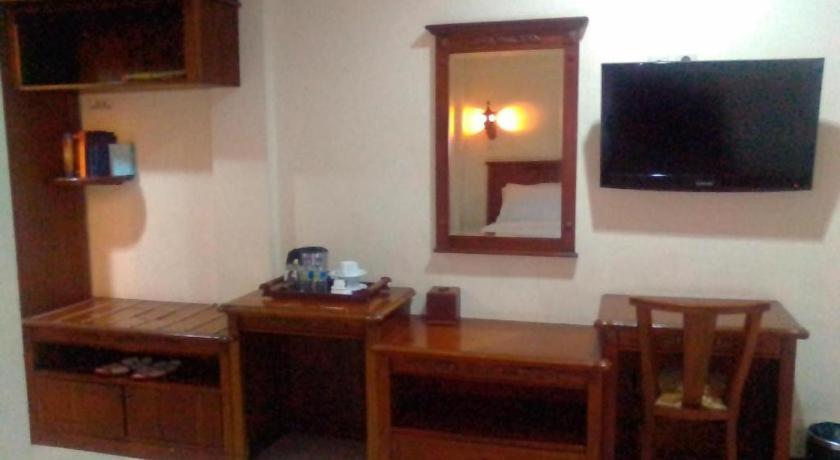 ยุสโร โฮเต็ล เรสเทอรองต์ แอนด์ คอนเวนชั่น Hotel Jombang ภายนอก รูปภาพ
