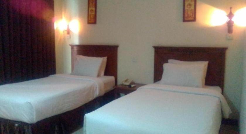 ยุสโร โฮเต็ล เรสเทอรองต์ แอนด์ คอนเวนชั่น Hotel Jombang ภายนอก รูปภาพ